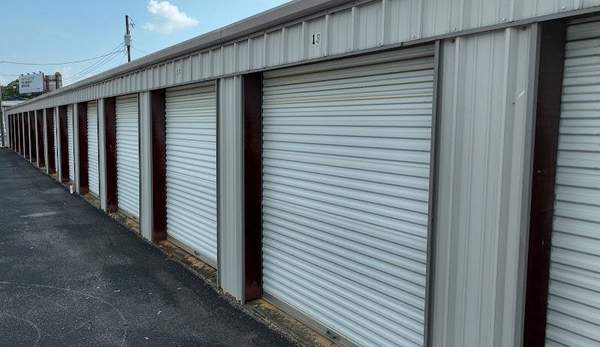 Oak Tree Mini Storage