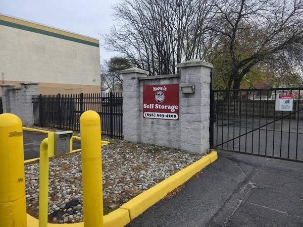 Moove In Self-Storage